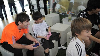 Tự sự của Lionel Messi: "Đừng coi thường, tôi là Vua Play Station đấy!"