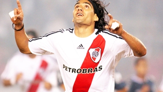 River Plate sẵn sàng đón Falcao trở lại