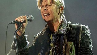 Huyền thoại rock David Bowie lấn sân sang lĩnh vực sân khấu