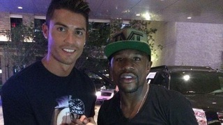 Tiền thắng trận của Mayweather: Mượn Ronaldo cả đời, mua được 2 Torres, sở hữu gần 100.000m2 bất động sản ở Tokyo