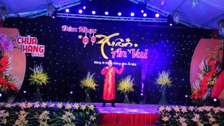 Viết tiếp loạt bài “Có một giới ca sĩ ngoài showbiz”: Show & cát-sê - trên trời & dưới đất