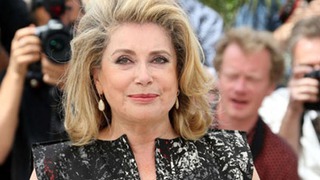 Huyền thoại điện ảnh Pháp Catherine Deneuve: Chụp ảnh 'tự sướng' làm mọi thứ trở nên tầm thường