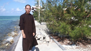 Kể chuyện Trường Sa, Biển Đông: Sư thầy trồng hoa, ươm phi lao trên đá, cát đảo Phan Vinh