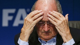 Bê bối tham nhũng ở FIFA: Chủ tịch Sepp Blatter có thể bị bắt giữ và truy tố?