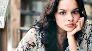 Ngôi sao ca nhạc Norah Jones: Chim họa mi mộc mạc của làng nhạc