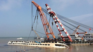 Hết hi vọng tìm người sống sót trong thảm họa chìm tàu sông Dương Tử