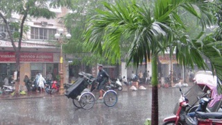 Bắc Bộ có mưa rào và dông rải rác, có khả năng xảy ra tố lốc