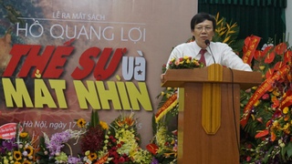 'Thế sự và mắt nhìn' qua ngòi bút Hồ Quang Lợi