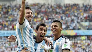 Khi người Argentina đang yêu Messi