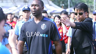 Andy Cole đến Việt Nam: Chờ một nụ cười trên sân Cẩm Phả