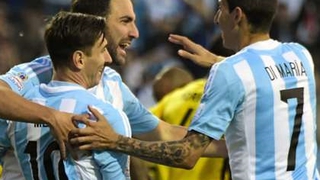 Argentina 1-0 Jamaica: Higuain tỏa sáng, Argentina đi tiếp với vị trí nhất bảng B