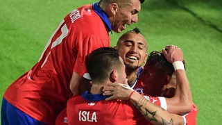 Chile 2-1 Peru: Vargas lập cú đúp, Chile vào Chung kết Copa America