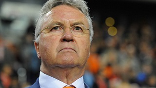 Con số & Bình luận: HLV Guus Hiddink nối dài chuỗi thất bại