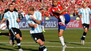 Chấm điểm Chile - Argentina: Chỉ Messi và Mascherano sánh được Vidal, Bravo