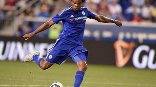 Pha bỏ lỡ không tưởng của Loic Remy trong trận giao hữu của Chelsea