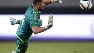 'King Kong' Kiko Casilla ra mắt ấn tượng