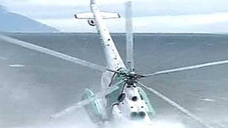 Trực thăng Mi-8 "mất lái", phi công lệnh cho hành khách nhảy xuống biển