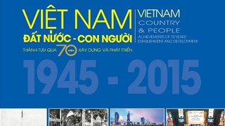 70 năm Việt Nam trong một cuốn sách ảnh