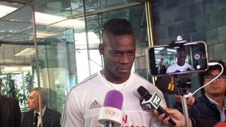 AC Milan cài điểu khoản hành vi để 'ghìm cương' Balotelli