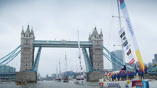 Thuyền Đà Nẵng – Việt Nam rời cầu tháp London vào cuộc đua hơn 40.000 hải lý