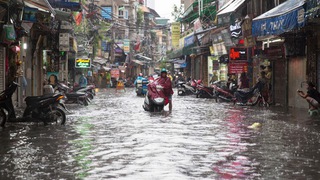 Mưa to ở Hà Nội và miền Bắc còn kéo dài đến bao lâu?