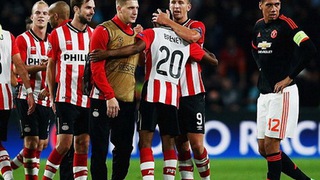 Paul Scholes vẫn khen ngợi Man United dù thua PSV