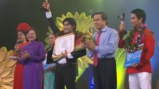 Nguyễn Thanh Toàn đăng quang Chuông Vàng Vọng cổ 2015