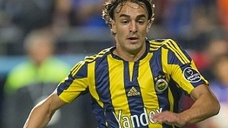 Lazar Markovic đi bóng qua một rừng cầu thủ của Besiktas