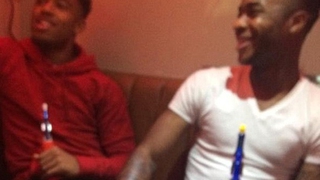 Raheem Sterling bị bắt gặp đang hút shisha