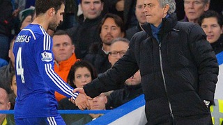 TIẾT LỘ: Fabregas cầm đầu nhóm cầu thủ ‘làm phản’ Mourinho