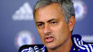 Toàn văn lời xúc phạm kinh khủng của HLV Chelsea Jose Mourinho với trọng tài Jon Moss