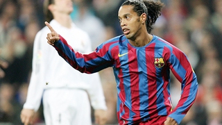 10 năm trước, fan Real ở Bernabeu đứng dậy vỗ tay trước 'ma thuật' của Ronaldinho