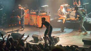 Eagles of Death Metal muốn biểu diễn mở cửa lại nhà hát Bataclan