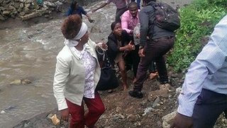Tưởng diễn tập là khủng bố, sinh viên đại học hàng đầu Kenya thi nhau nhảy lầu