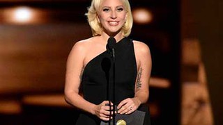 Lady Gaga khóc khi được Billboard tôn vinh