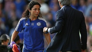 Chelsea không bồi thường một xu cho Mourinho vì bác sĩ Eva Carneiro