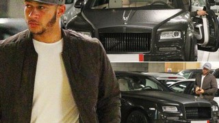 Mặc Ruud Gullit khuyên can, Depay ‘cưỡi’ Rolls Royce dạo phố