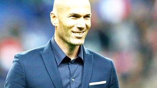 Barca bị cấm chuyển nhượng, Enrique giành 'cú ăn 5'. Còn Zidane?