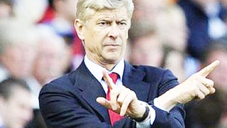 Wenger cấm cầu thủ trả lời truyền thông trước trận gặp Barca