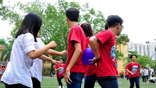 Video Teambuilding: Trò chơi kẹp bóng (phiên bản 2)