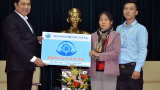 Xúc động lễ trao căn hộ chung cư cho gia đình liệt sĩ Gạc Ma