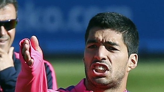 Suarez bị tố nợ tiền, dối trá, bị thần kinh