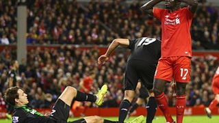 CHÍNH THỨC: UEFA tạm đình chỉ thi đấu 30 ngày với Mamadou Sakho