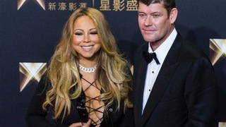 Mariah Carey khó chịu nếu phải hát trong bộ váy cô dâu