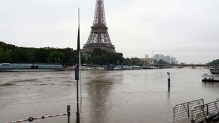 Paris cũng 'lội' như Hà Nội