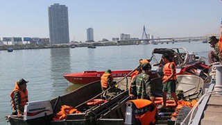 Nghĩ về cái áo phao trên tàu du lịch