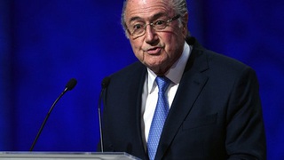 UEFA nói gì về cáo buộc dàn xếp ở EURO 2016 của Sepp Blatter?