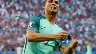 Ronaldo chỉ còn cách kỷ lục của Platini một bàn thắng