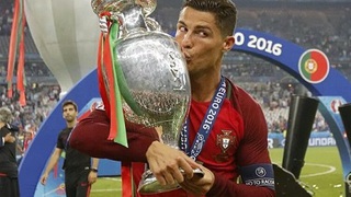 50 sắc thái Ronaldo: Khóc vì chấn thương, chỉ đạo như HLV, tái hiện 'Fergie time'