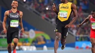 ẤN TƯỢNG: Usain Bolt nhảy cực đẹp trước thời khắc chạy 200m nam